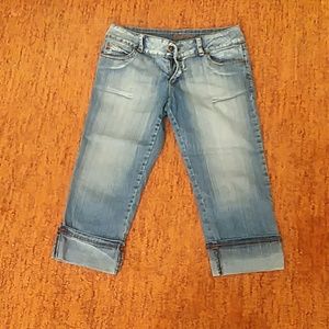 Size 9 Younique Capris